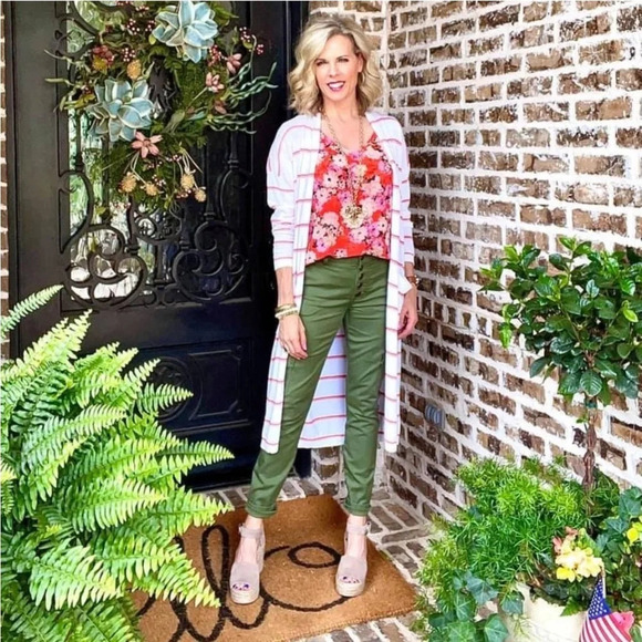 Cabi #5352 Lush Floral Cold Shoulder Blouse M - Picture 3 of 11